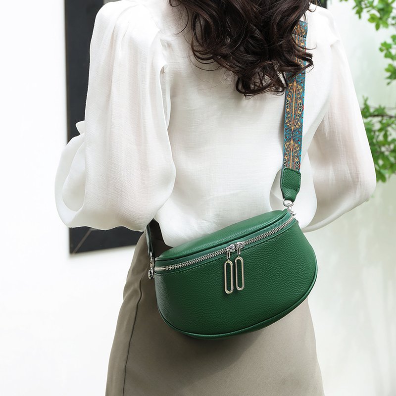 Elegant Leather Crossbody Bag with Adjustable Strap 