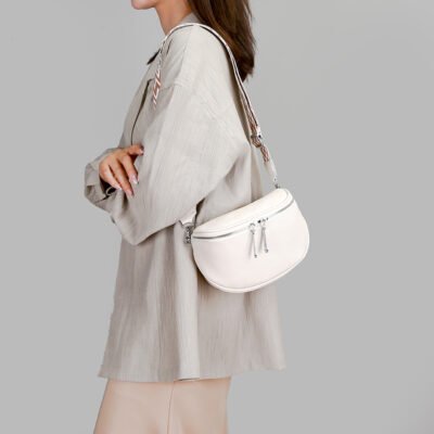 Elegant Leather Crossbody Bag with Adjustable Strap